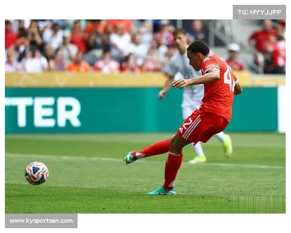 拜仁六球狂胜解析：奥利塞内切走廊与格纳布里肋部穿插如何击溃真蓝黑防线